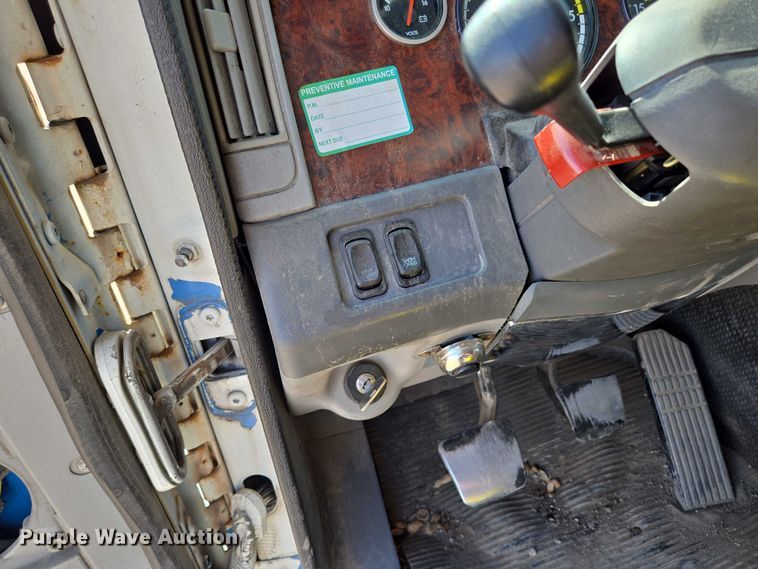 image for item EV1710 1999 Freightliner  Century Class semi truck