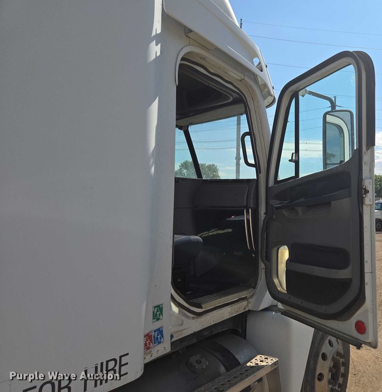 image for item EV1710 1999 Freightliner  Century Class semi truck