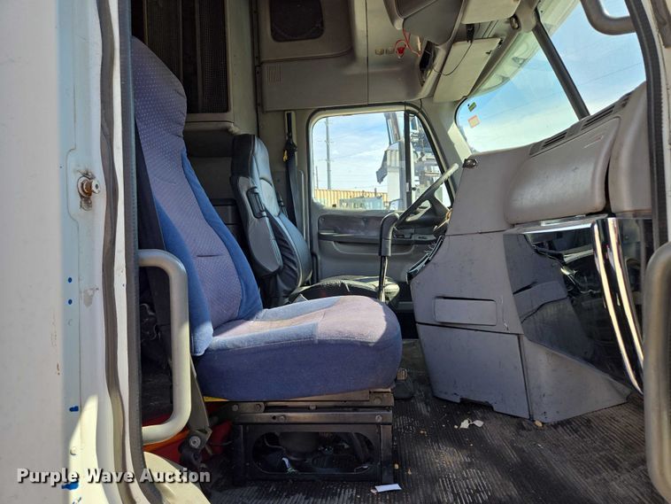 image for item EV1710 1999 Freightliner  Century Class semi truck