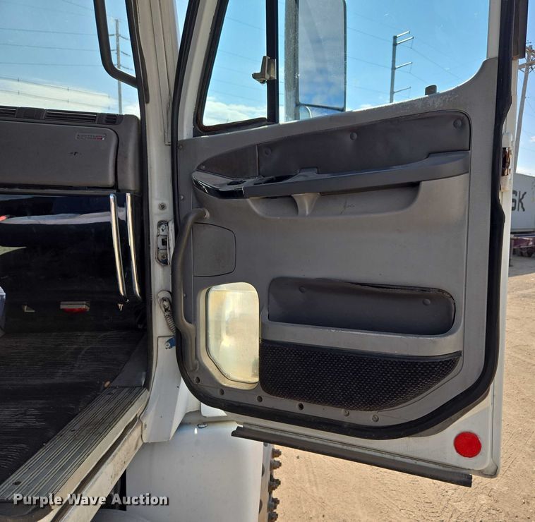 image for item EV1710 1999 Freightliner  Century Class semi truck