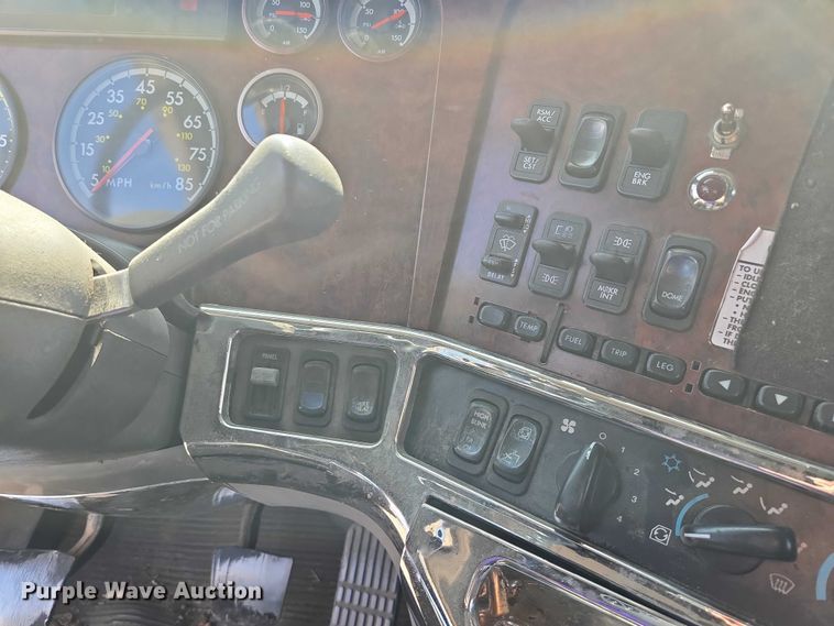 image for item EV1710 1999 Freightliner  Century Class semi truck