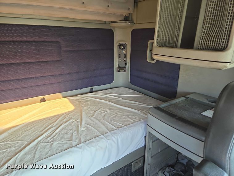 image for item EV1710 1999 Freightliner  Century Class semi truck