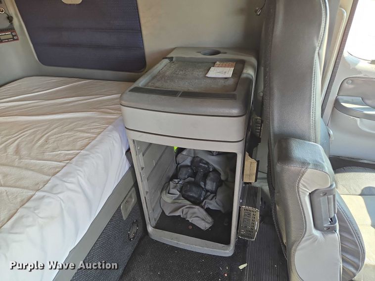 image for item EV1710 1999 Freightliner  Century Class semi truck