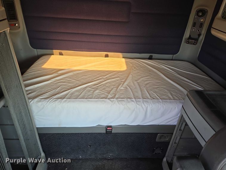 image for item EV1710 1999 Freightliner  Century Class semi truck