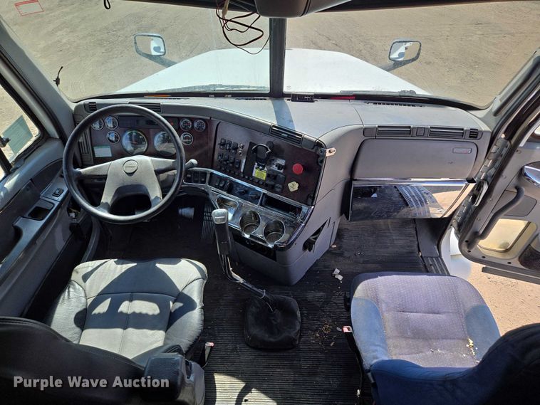 image for item EV1710 1999 Freightliner  Century Class semi truck