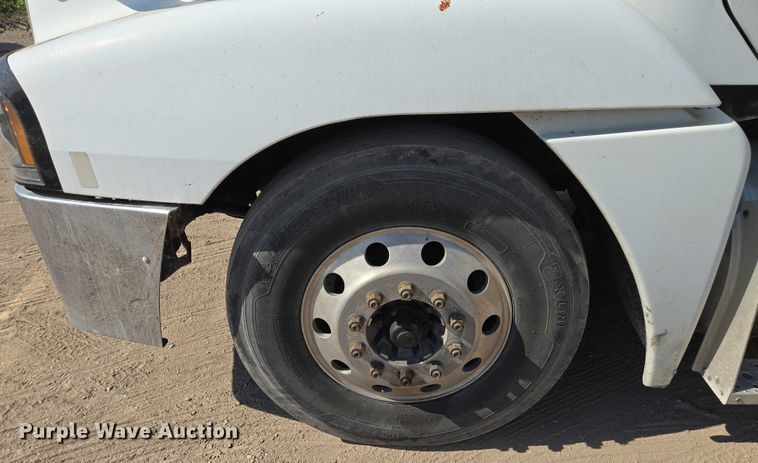 image for item EV1710 1999 Freightliner  Century Class semi truck