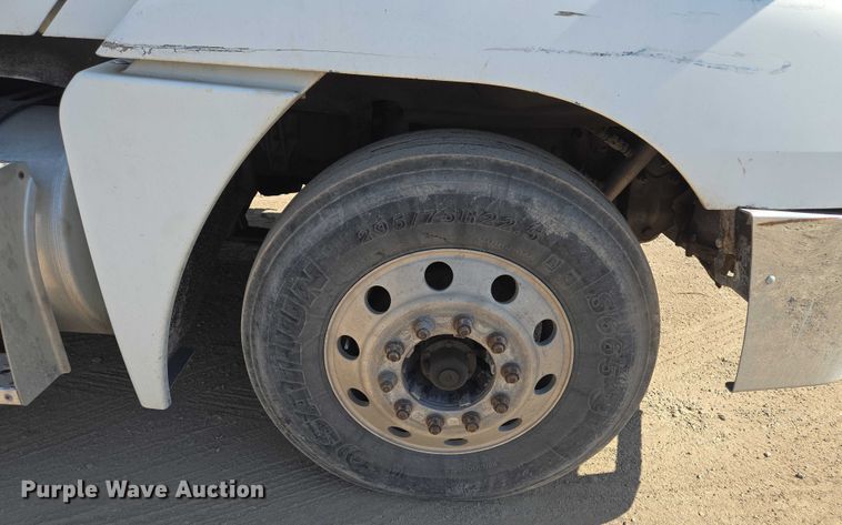 image for item EV1710 1999 Freightliner  Century Class semi truck