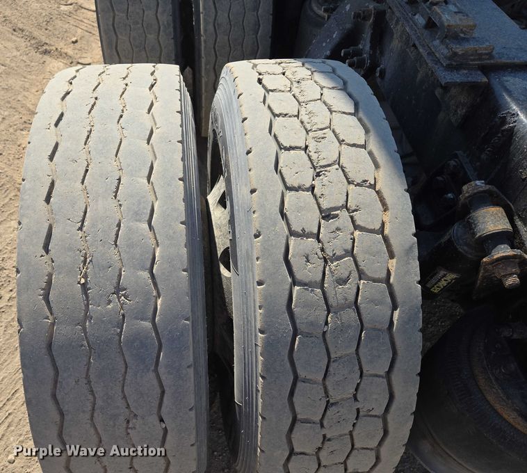 image for item EV1710 1999 Freightliner  Century Class semi truck