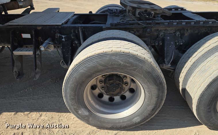 image for item EV1710 1999 Freightliner  Century Class semi truck