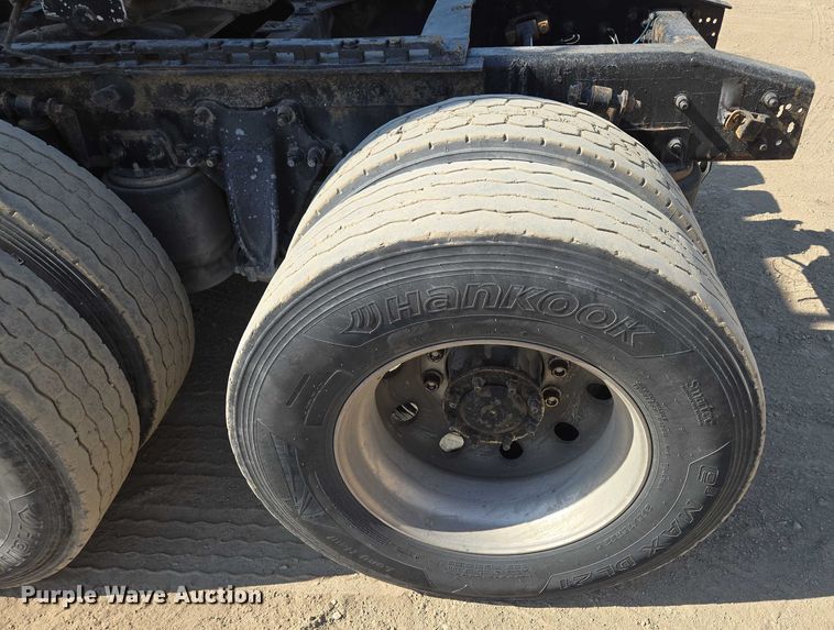 image for item EV1710 1999 Freightliner  Century Class semi truck