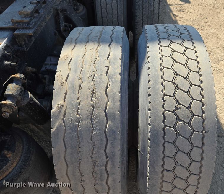 image for item EV1710 1999 Freightliner  Century Class semi truck