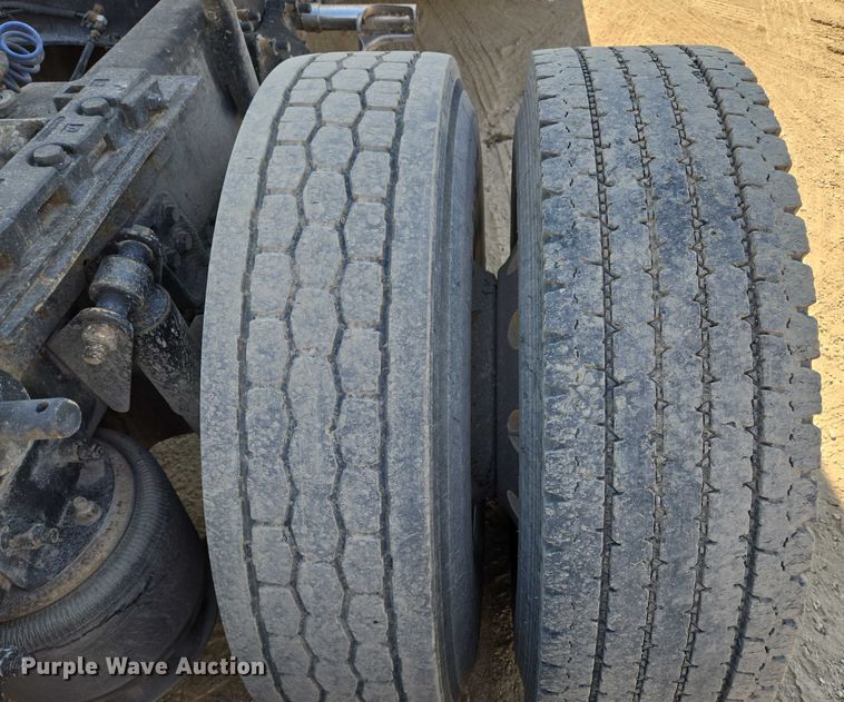 image for item EV1710 1999 Freightliner  Century Class semi truck