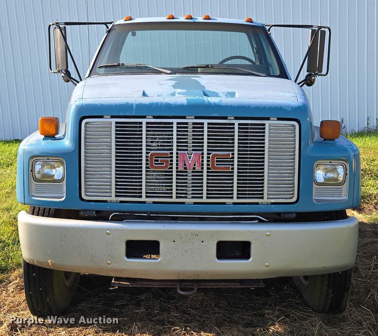 image for item EV1719 1990 GMC Top Kick C7000 truck cab and chassis