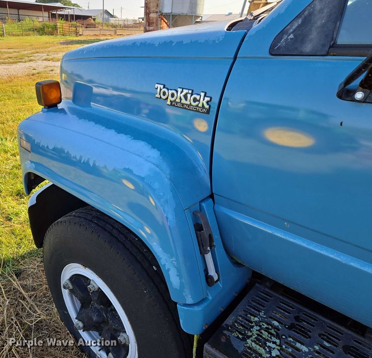 image for item EV1719 1990 GMC Top Kick C7000 truck cab and chassis