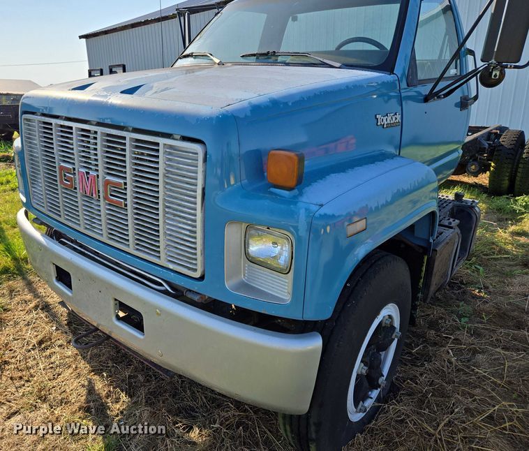 image for item EV1719 1990 GMC Top Kick C7000 truck cab and chassis