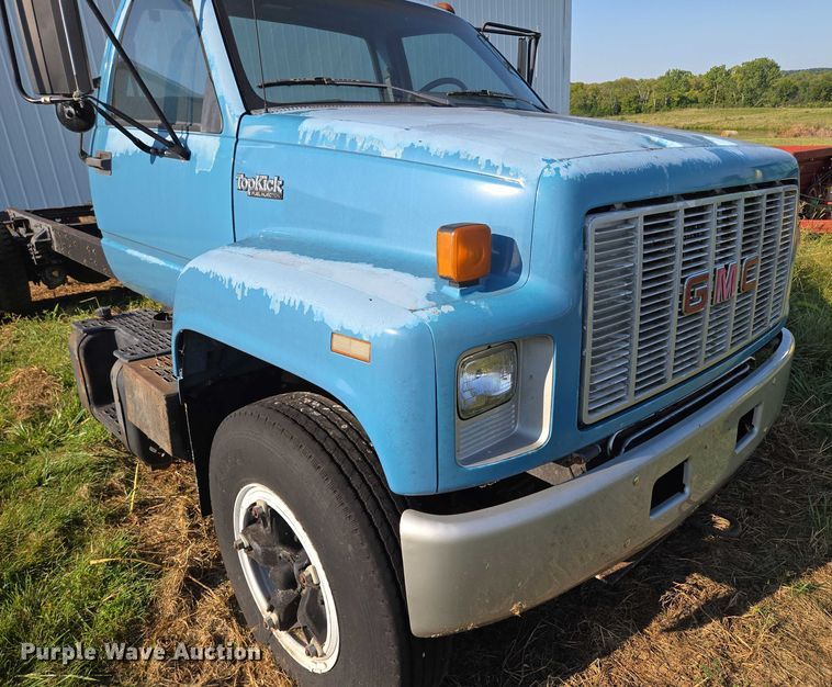 image for item EV1719 1990 GMC Top Kick C7000 truck cab and chassis