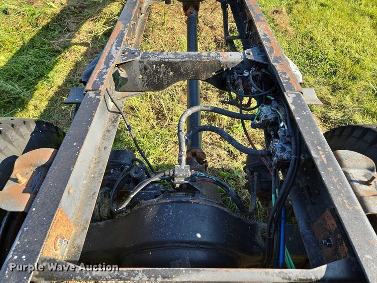 image for item EV1719 1990 GMC Top Kick C7000 truck cab and chassis