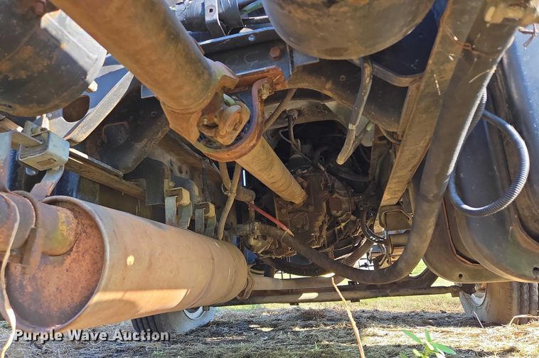 image for item EV1719 1990 GMC Top Kick C7000 truck cab and chassis