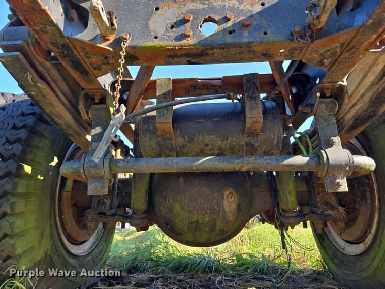 image for item EV1719 1990 GMC Top Kick C7000 truck cab and chassis