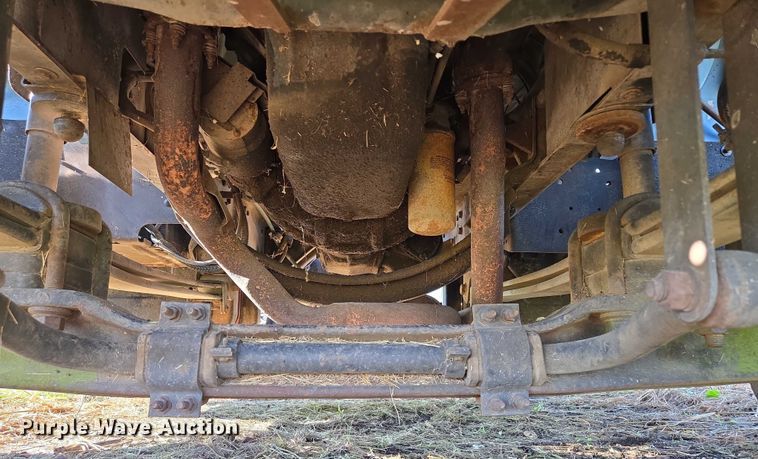 image for item EV1719 1990 GMC Top Kick C7000 truck cab and chassis