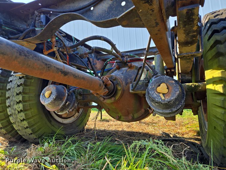 image for item EV1719 1990 GMC Top Kick C7000 truck cab and chassis