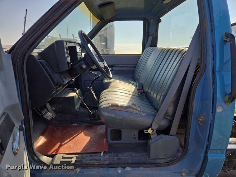 image for item EV1719 1990 GMC Top Kick C7000 truck cab and chassis