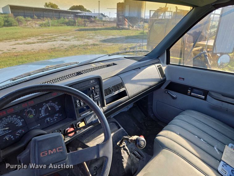 image for item EV1719 1990 GMC Top Kick C7000 truck cab and chassis