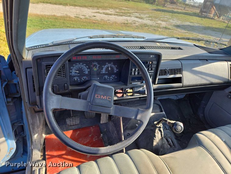 image for item EV1719 1990 GMC Top Kick C7000 truck cab and chassis