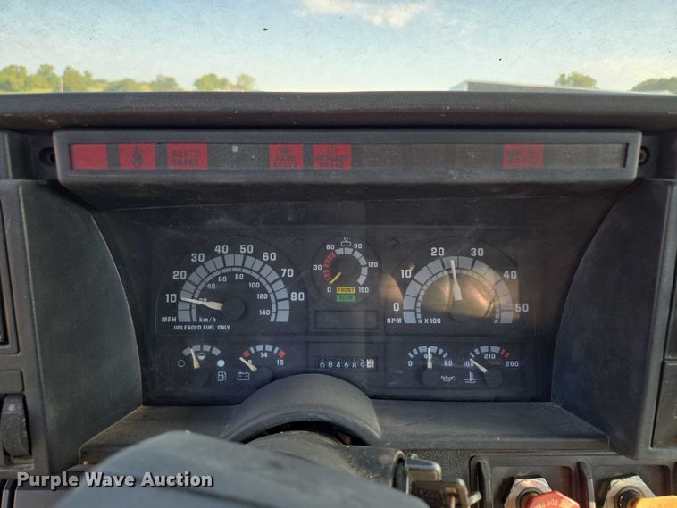 image for item EV1719 1990 GMC Top Kick C7000 truck cab and chassis