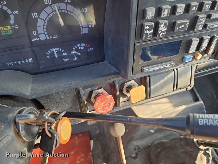 image for item EV1719 1990 GMC Top Kick C7000 truck cab and chassis