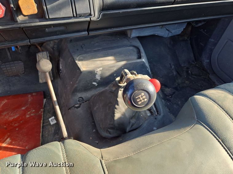 image for item EV1719 1990 GMC Top Kick C7000 truck cab and chassis