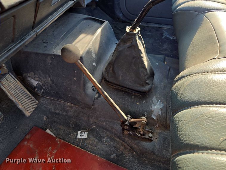 image for item EV1719 1990 GMC Top Kick C7000 truck cab and chassis