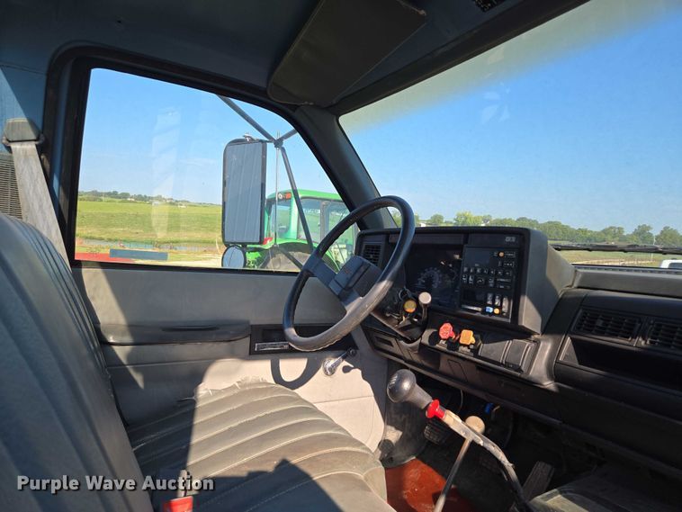 image for item EV1719 1990 GMC Top Kick C7000 truck cab and chassis