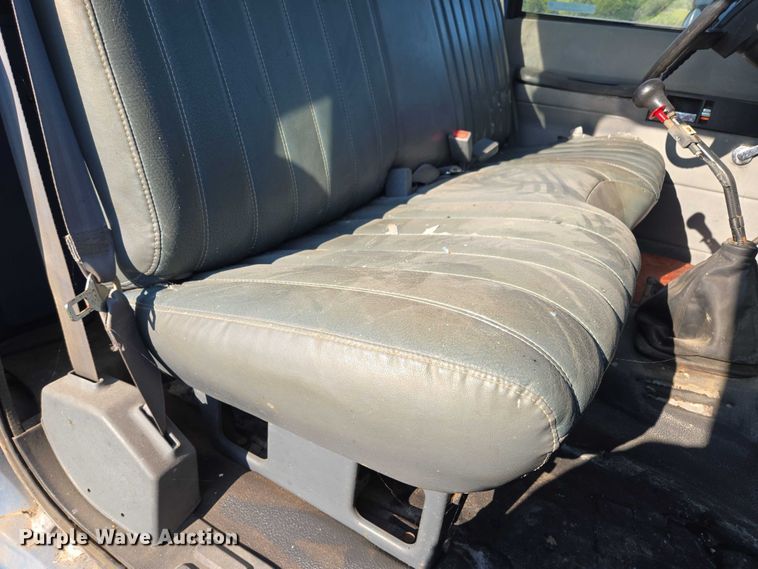 image for item EV1719 1990 GMC Top Kick C7000 truck cab and chassis