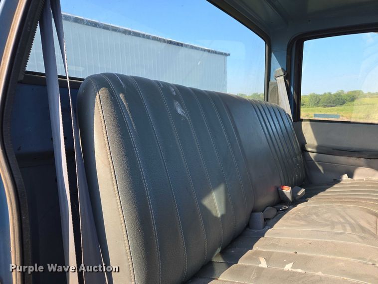 image for item EV1719 1990 GMC Top Kick C7000 truck cab and chassis