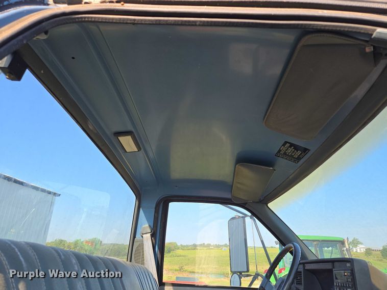 image for item EV1719 1990 GMC Top Kick C7000 truck cab and chassis