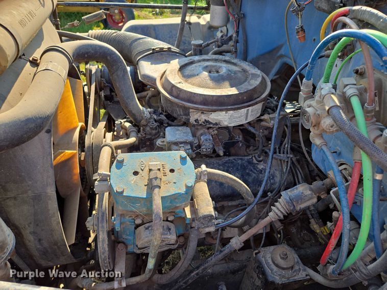 image for item EV1719 1990 GMC Top Kick C7000 truck cab and chassis