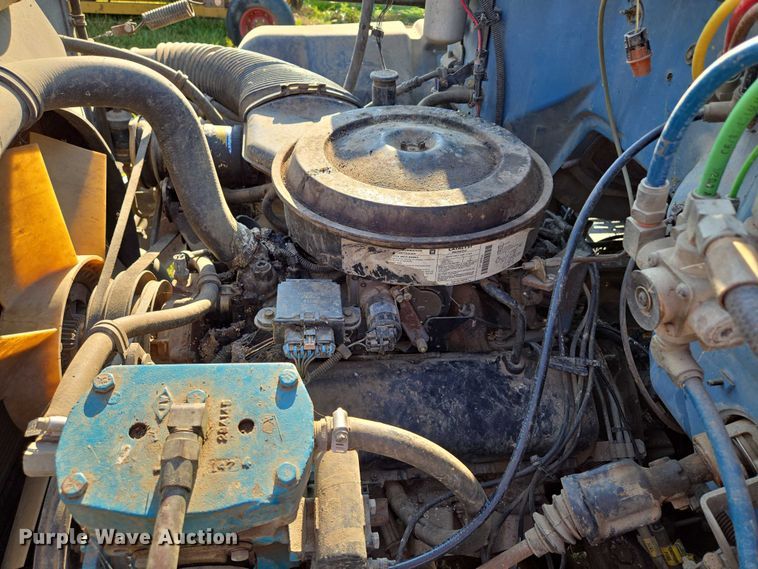 image for item EV1719 1990 GMC Top Kick C7000 truck cab and chassis