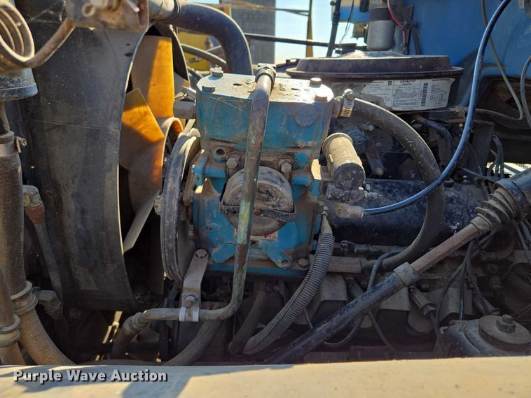 image for item EV1719 1990 GMC Top Kick C7000 truck cab and chassis