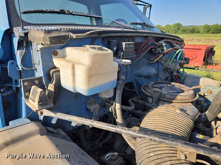 image for item EV1719 1990 GMC Top Kick C7000 truck cab and chassis