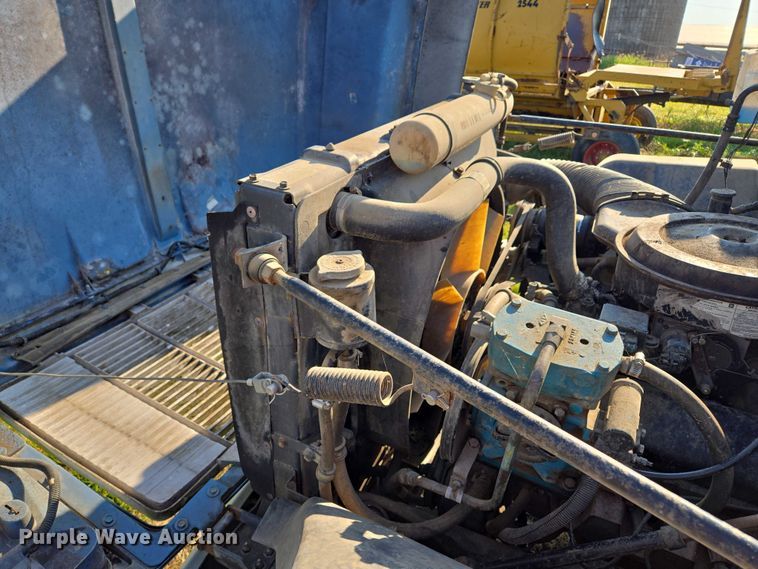 image for item EV1719 1990 GMC Top Kick C7000 truck cab and chassis