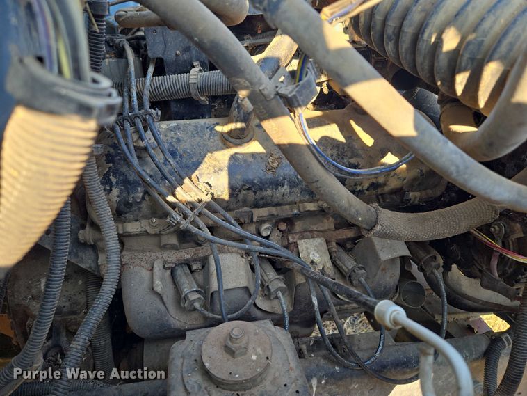 image for item EV1719 1990 GMC Top Kick C7000 truck cab and chassis