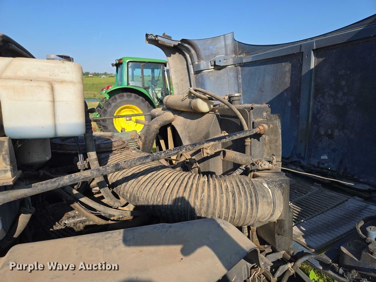 image for item EV1719 1990 GMC Top Kick C7000 truck cab and chassis