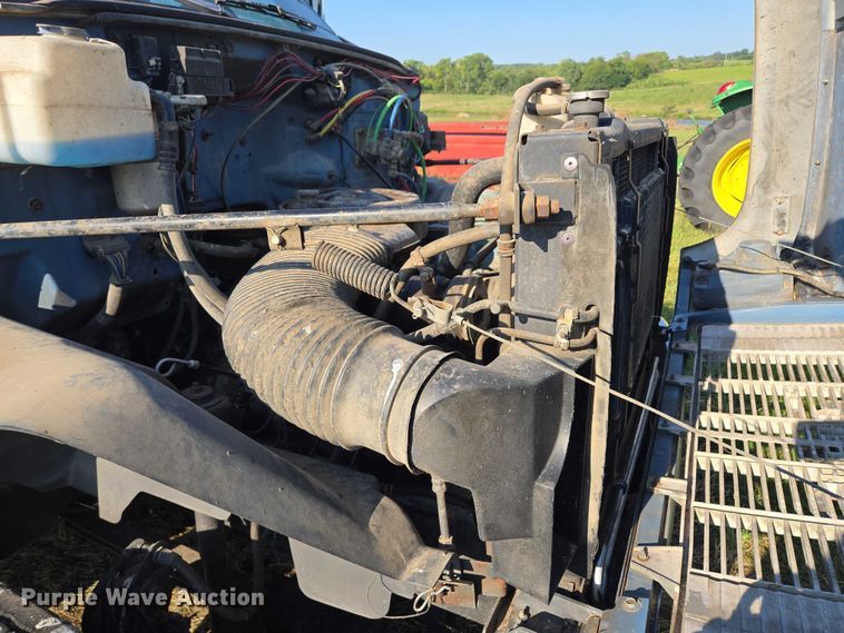 image for item EV1719 1990 GMC Top Kick C7000 truck cab and chassis