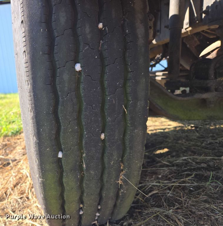 image for item EV1719 1990 GMC Top Kick C7000 truck cab and chassis