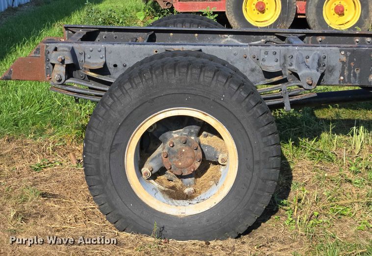 image for item EV1719 1990 GMC Top Kick C7000 truck cab and chassis