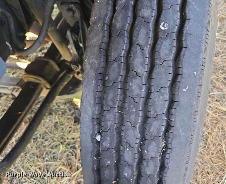 image for item EV1719 1990 GMC Top Kick C7000 truck cab and chassis