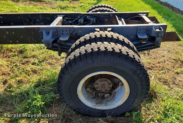 image for item EV1719 1990 GMC Top Kick C7000 truck cab and chassis