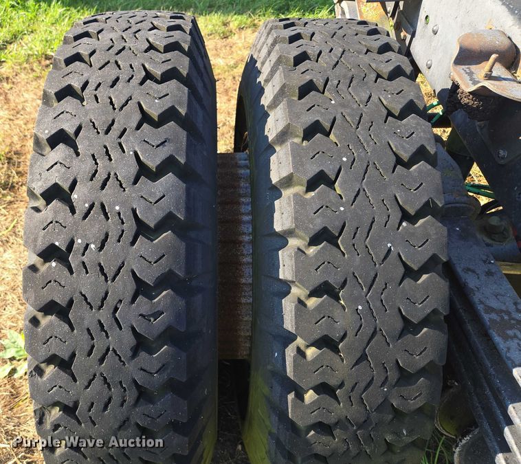 image for item EV1719 1990 GMC Top Kick C7000 truck cab and chassis