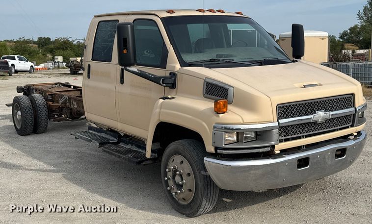 image for item EV1748 2004 Chevrolet C4500 Crew Cab truck cab and chassis